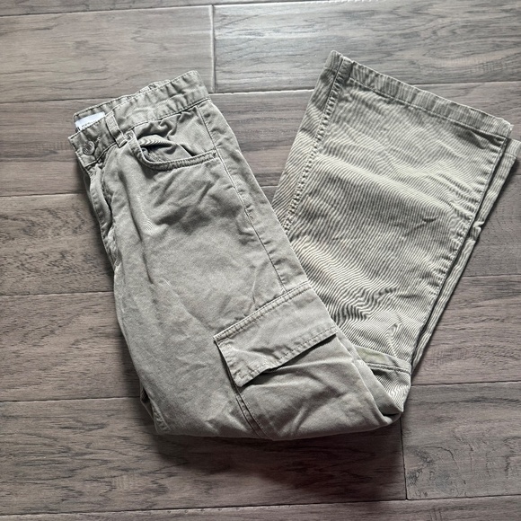 Zara Army Green Cargo Pants - Size 0 - Picture 3 of 4